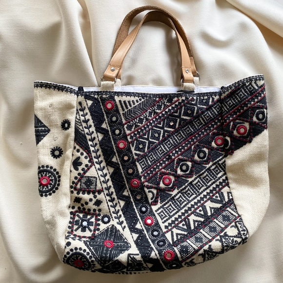 Star Mela Embroidered Jute Tote Bag - Picture 3 of 9